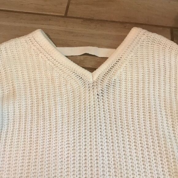 Pretty Oversized White Cream Vneck Sweater - Picture 3 of 3